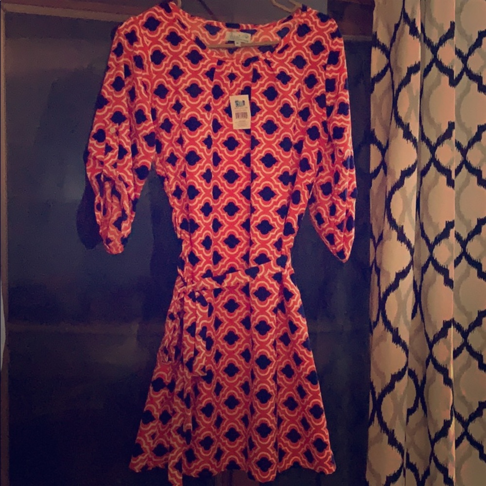 Coral and navy 3/4 sleeve shift dress